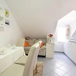 Apartment Kovac Old Town 2 *
